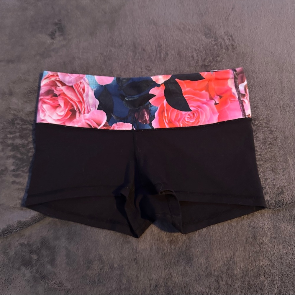 🟢Lululemon reversible legging shorts